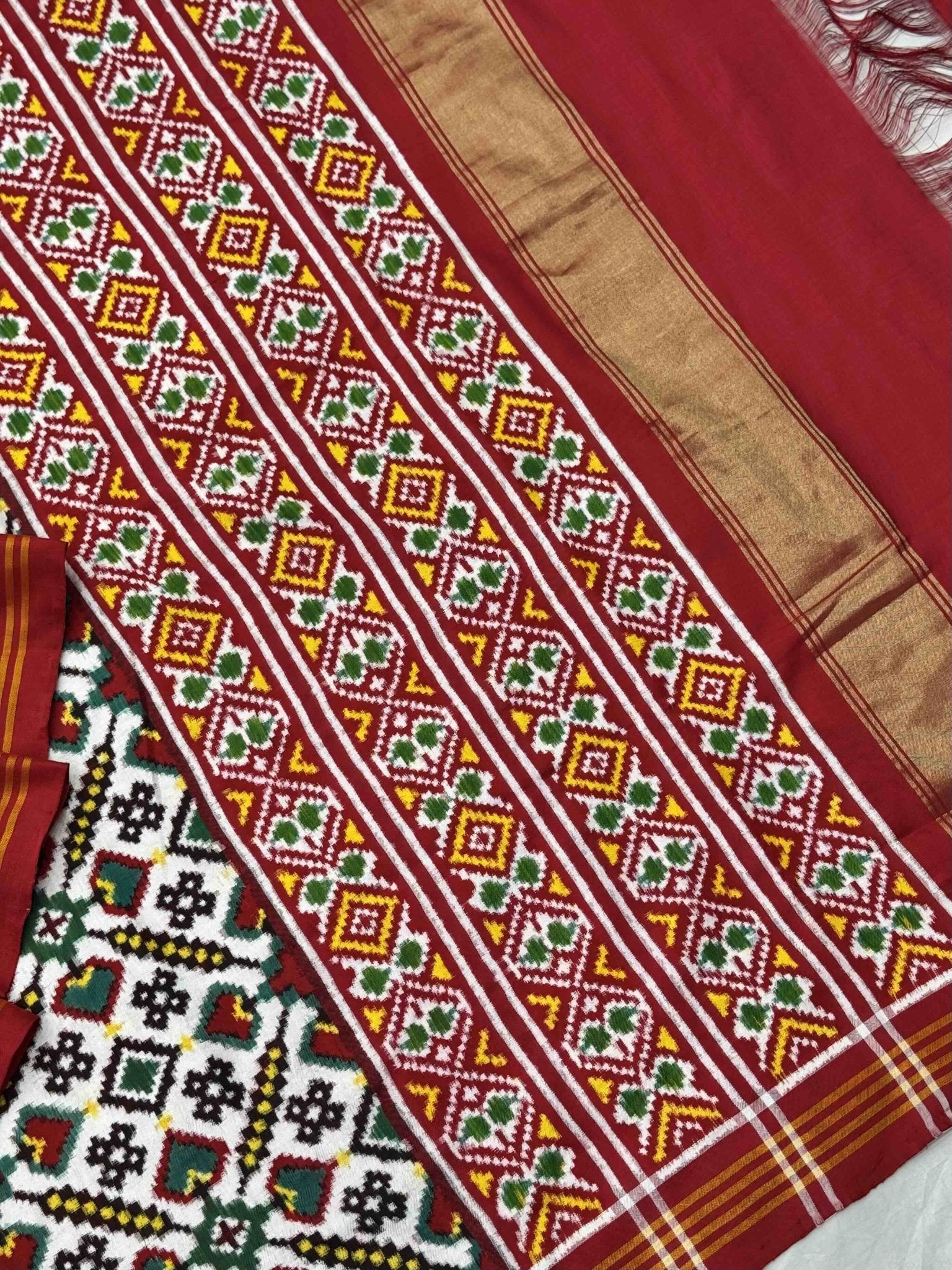 White Vhoragaji Patan Patola - SindhoiPatolaArt