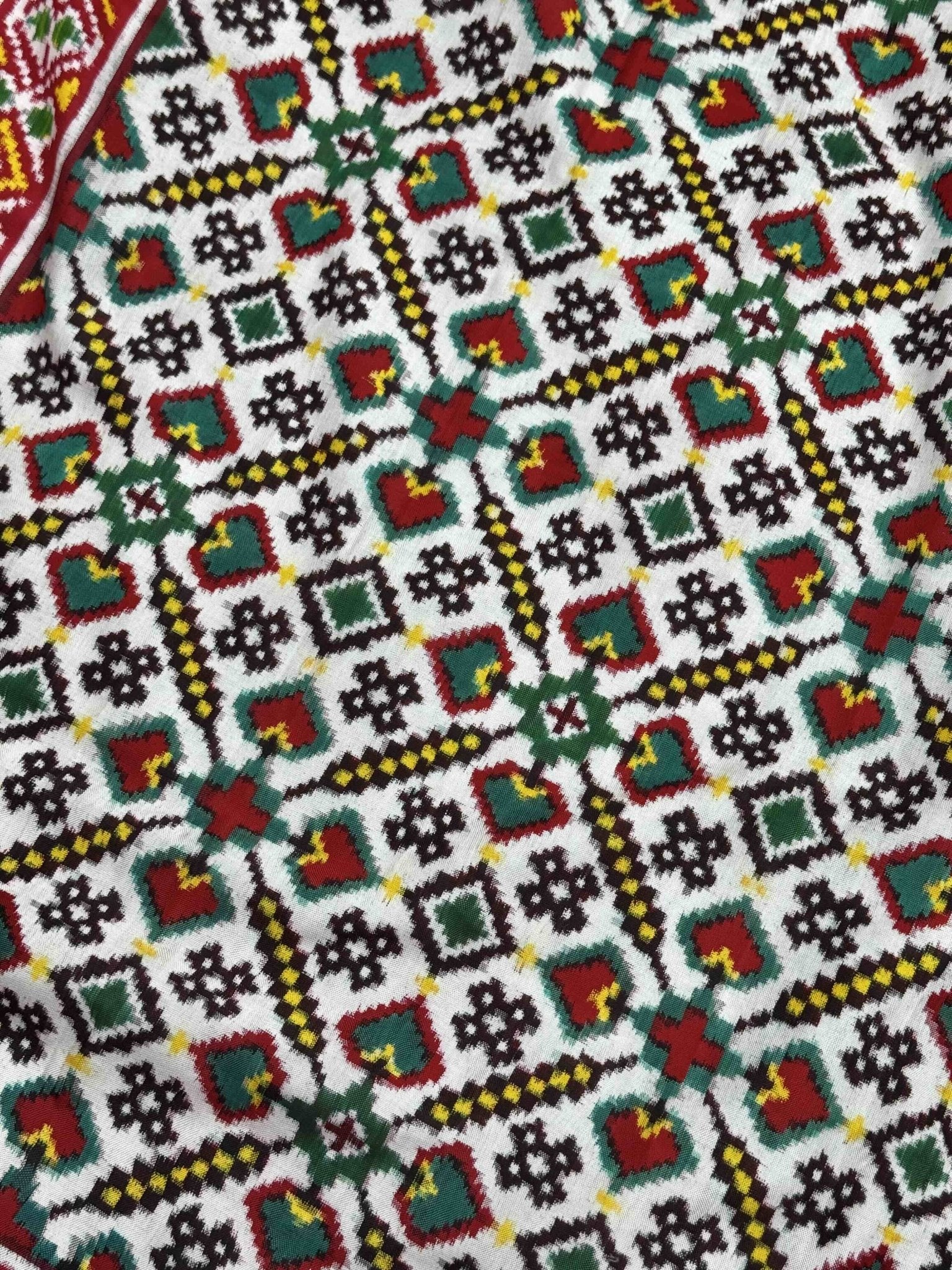 White Vhoragaji Patan Patola - SindhoiPatolaArt
