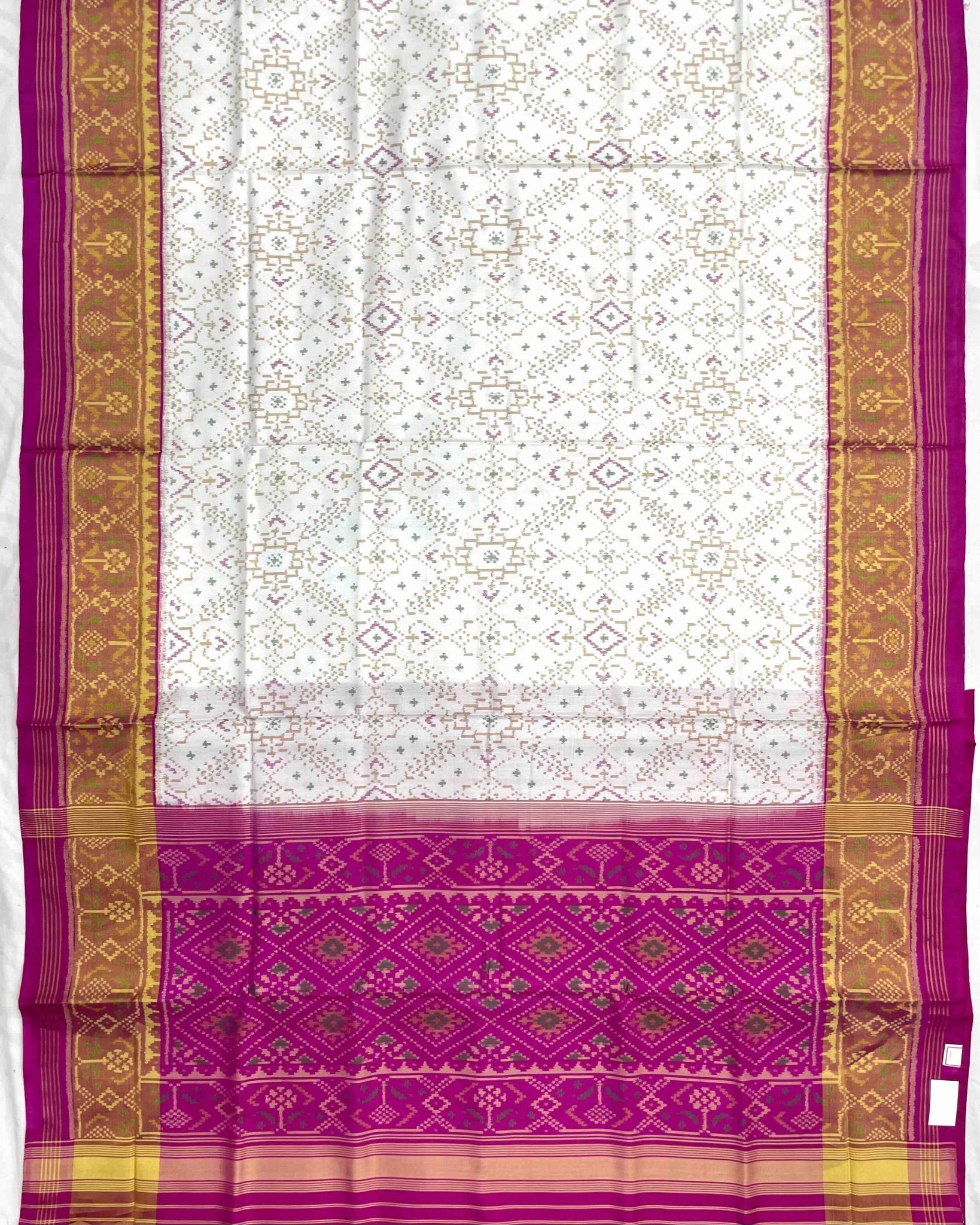 White & White Manekchowk Patola Saree - SindhoiPatolaArt