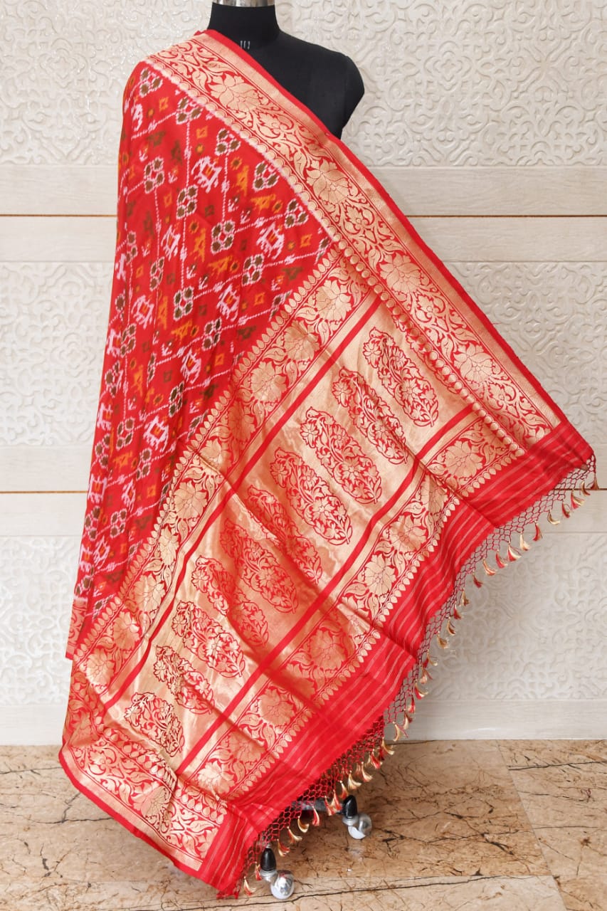 Red patola dupatta with laheriya design and banarasi border pallu - SindhoiPatolaArt