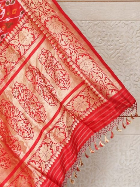 Red patola dupatta with laheriya design and banarasi border pallu - SindhoiPatolaArt