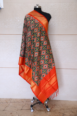 Single ikat dupatta in Red and Green combination with Paan Chanda Bhat design - SindhoiPatolaArt