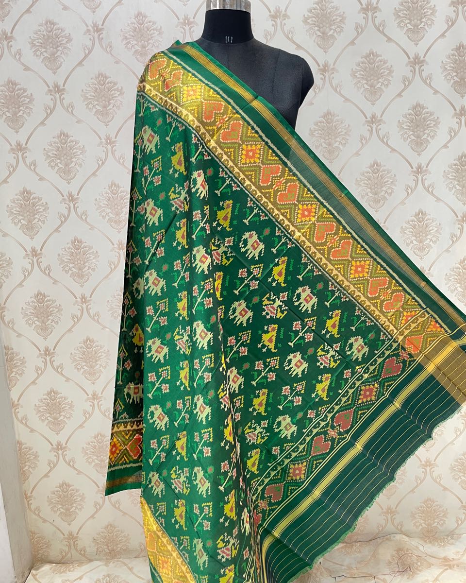 Green Patola Dupatta with traditional hathipopat design - SindhoiPatolaArt
