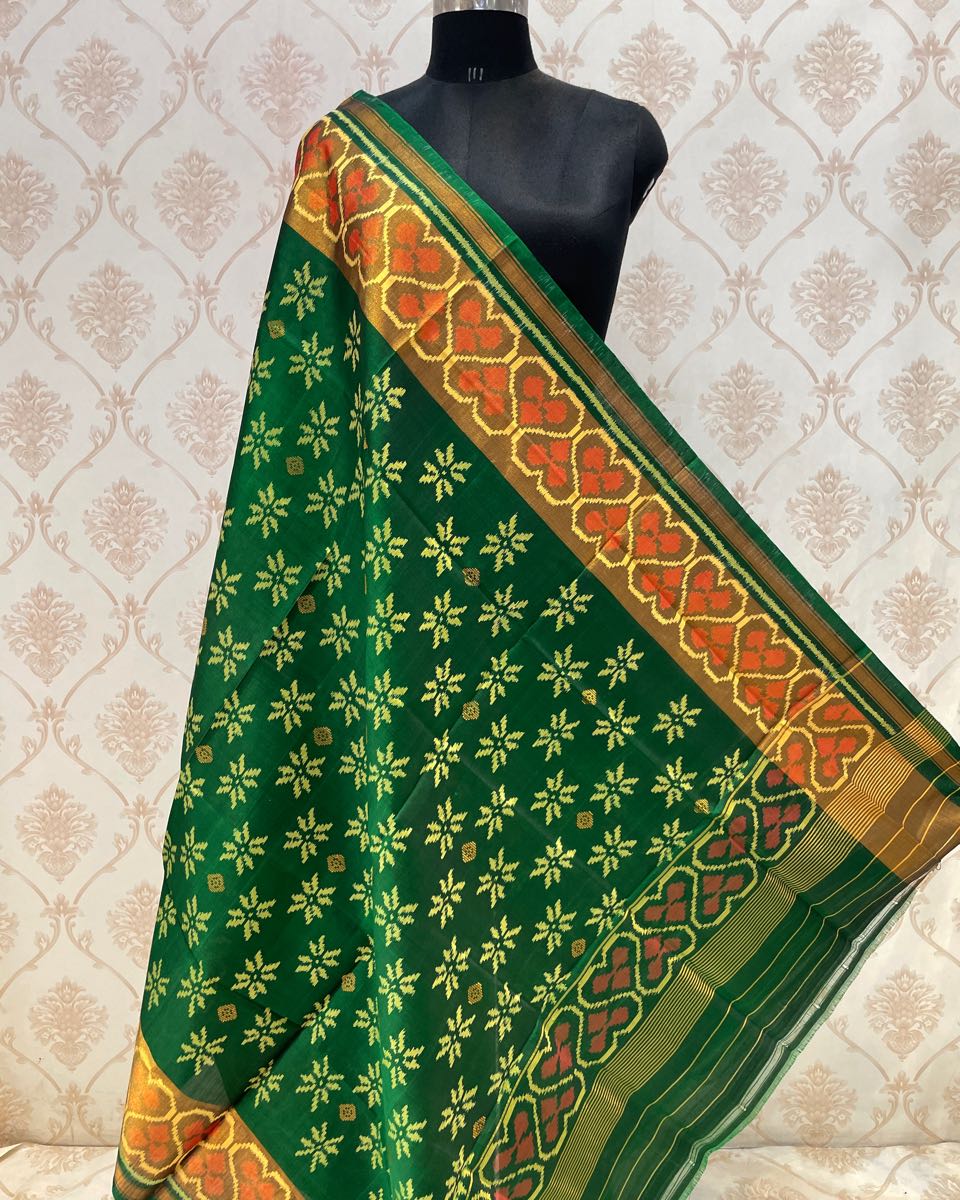 Green Zari Booti With Flower Design Patola Dupatta - SindhoiPatolaArt