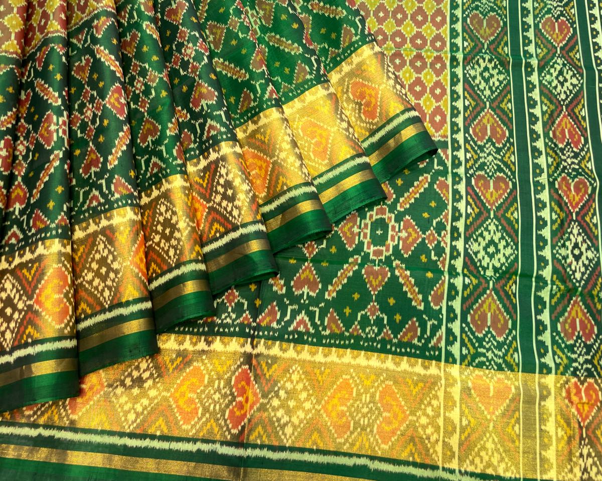 Green & Mustard Booty with Manekchowk Scut Border Patola Saree - SindhoiPatolaArt