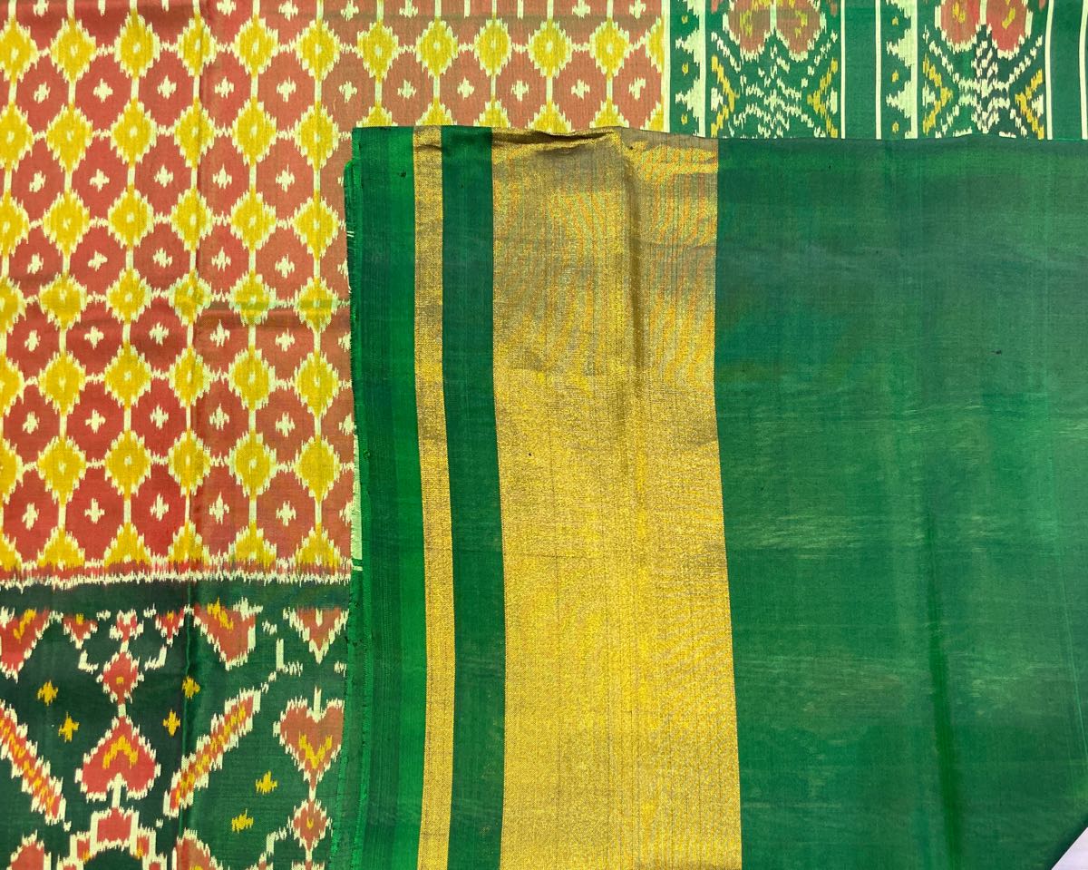 Green & Mustard Booty with Manekchowk Scut Border Patola Saree - SindhoiPatolaArt