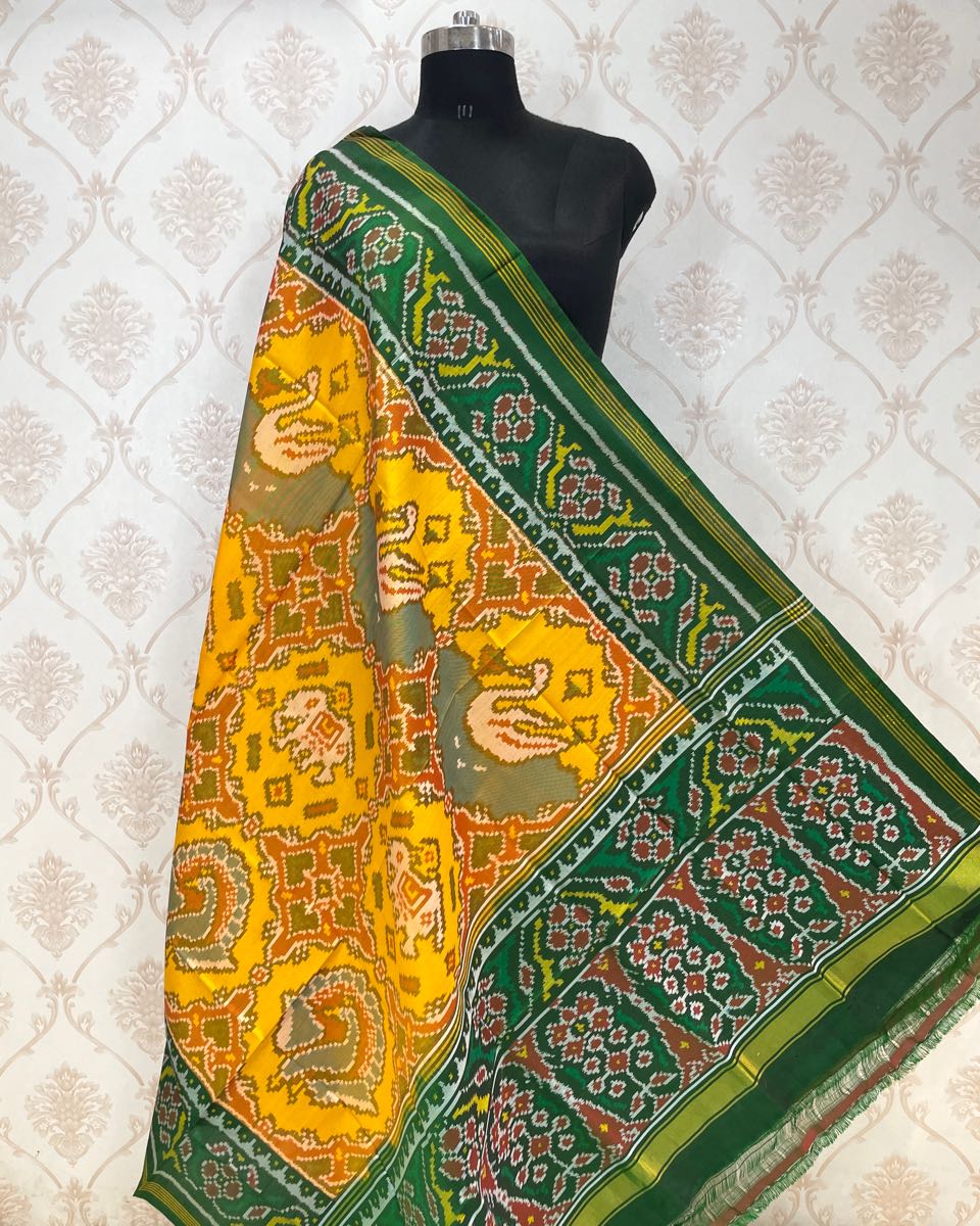 Green & Yellow Narikunj Chhabdi Patola Dupatta - SindhoiPatolaArt