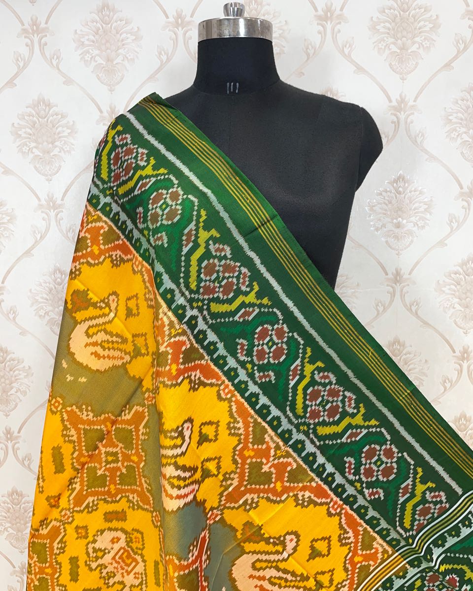 Green & Yellow Narikunj Chhabdi Patola Dupatta - SindhoiPatolaArt
