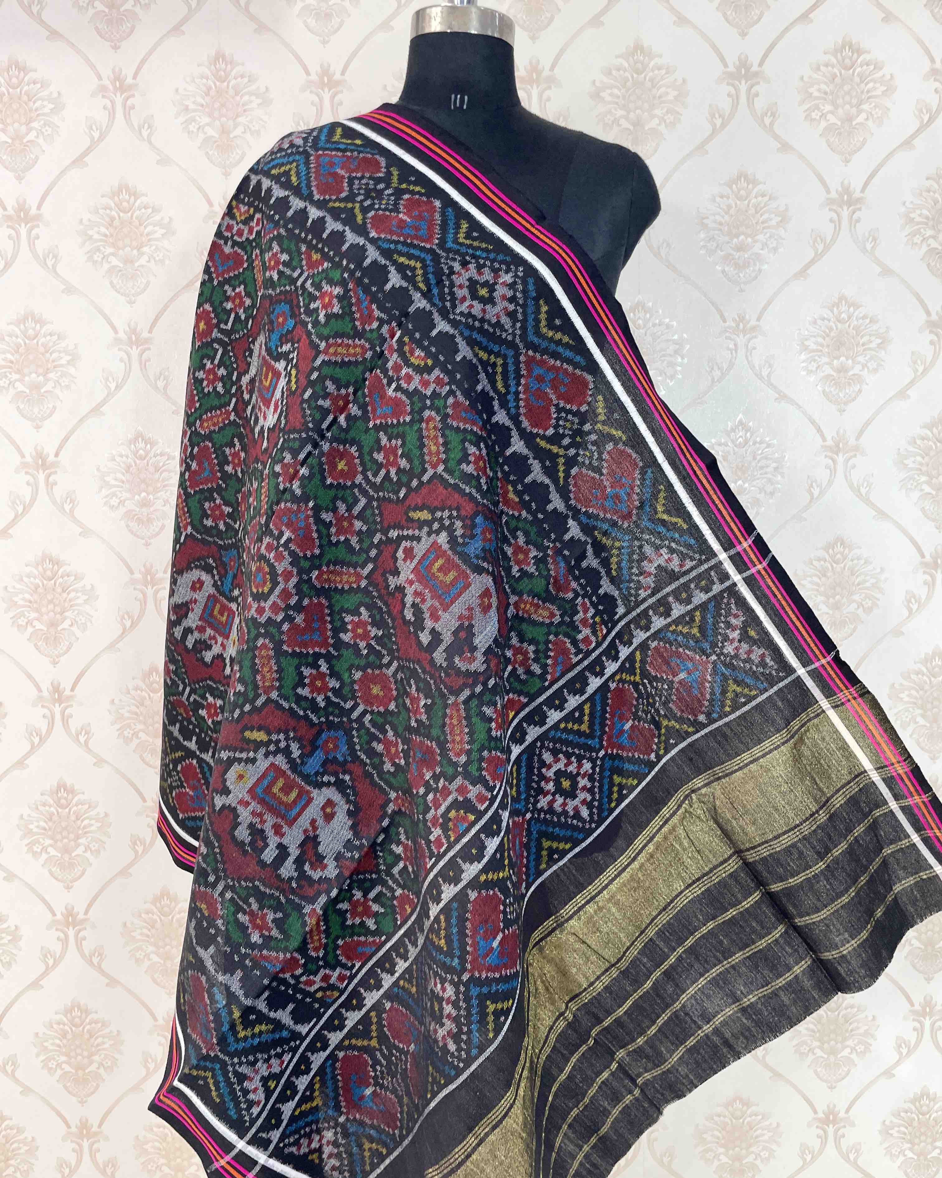 Black & Green With Maroon Elephant Manekchowk Patola Shawl SindhoiPatolaArt