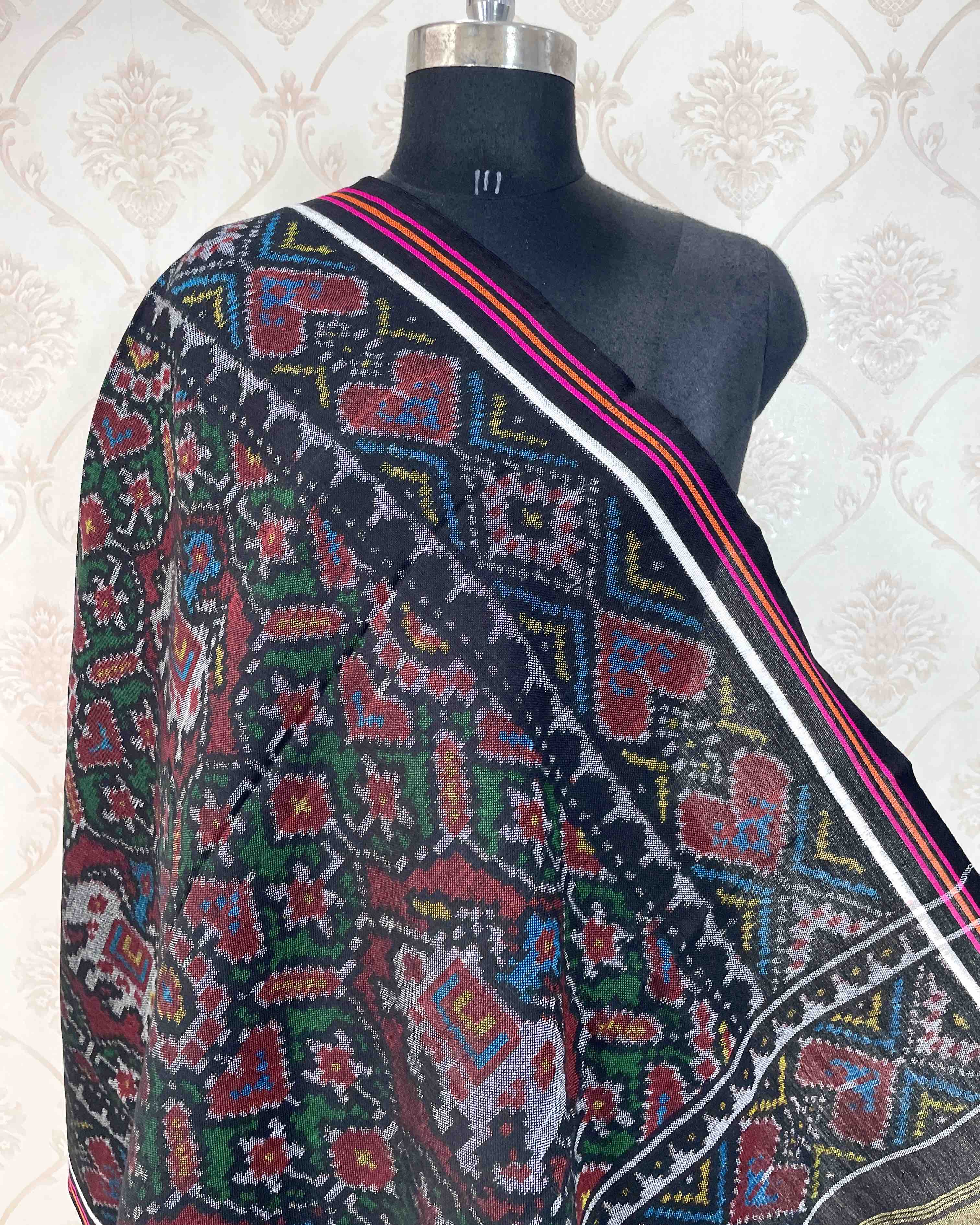 Black & Green With Maroon Elephant Manekchowk Patola Shawl SindhoiPatolaArt