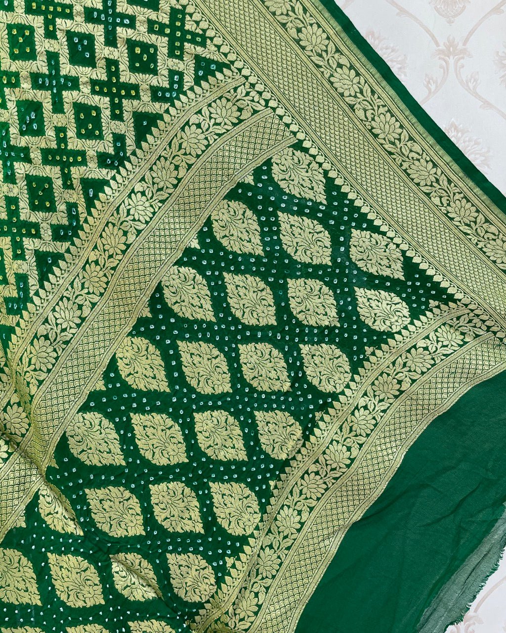 Bandhani Dupatta - SindhoiPatolaArt