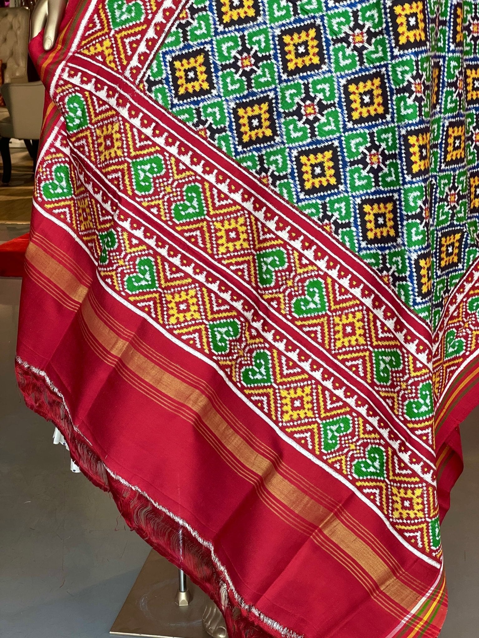 Black and green double Ikat Patola dupatta with panchanda design - SindhoiPatolaArt