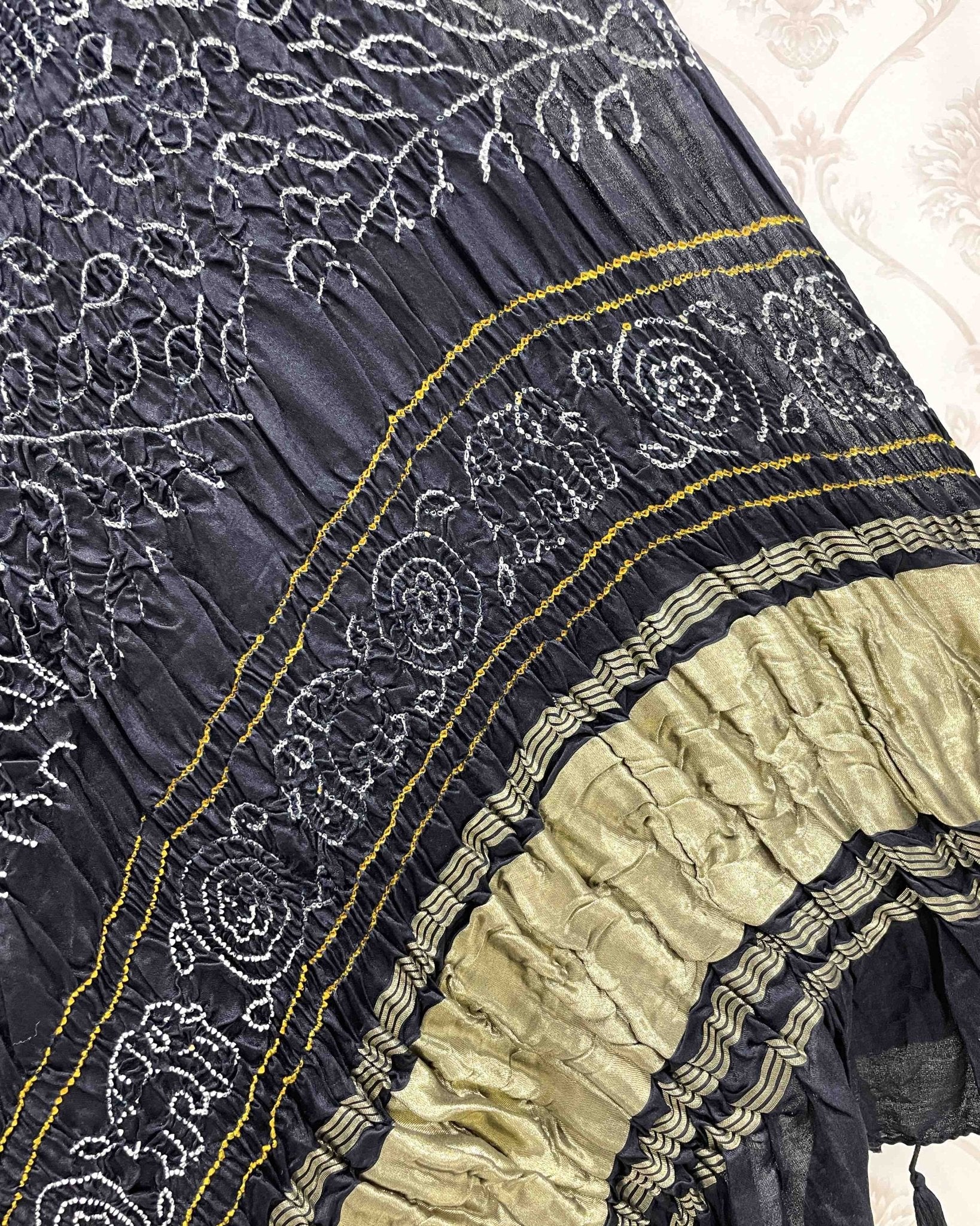 Black Bandhani Dupatta - SindhoiPatolaArt