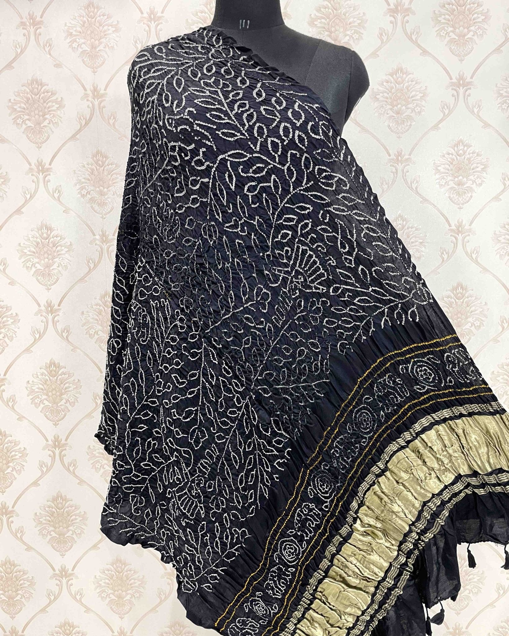 Black Bandhani Dupatta - SindhoiPatolaArt
