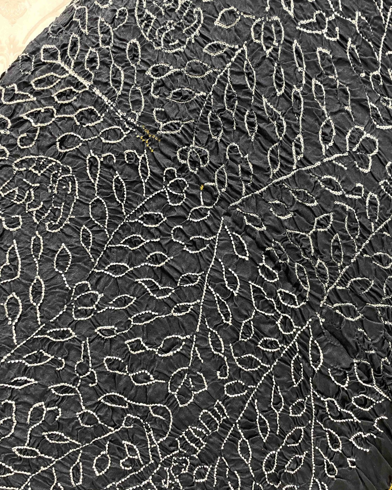 Black Bandhani Dupatta - SindhoiPatolaArt