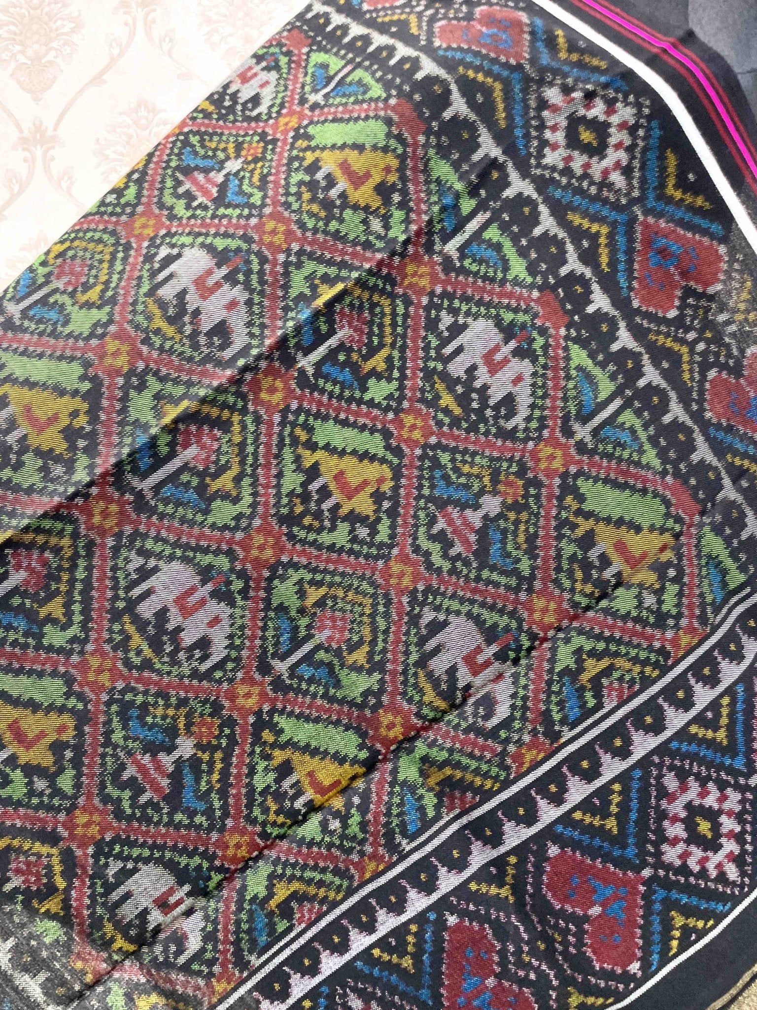 Black & Green Narikunj Patola Shawl - SindhoiPatolaArt