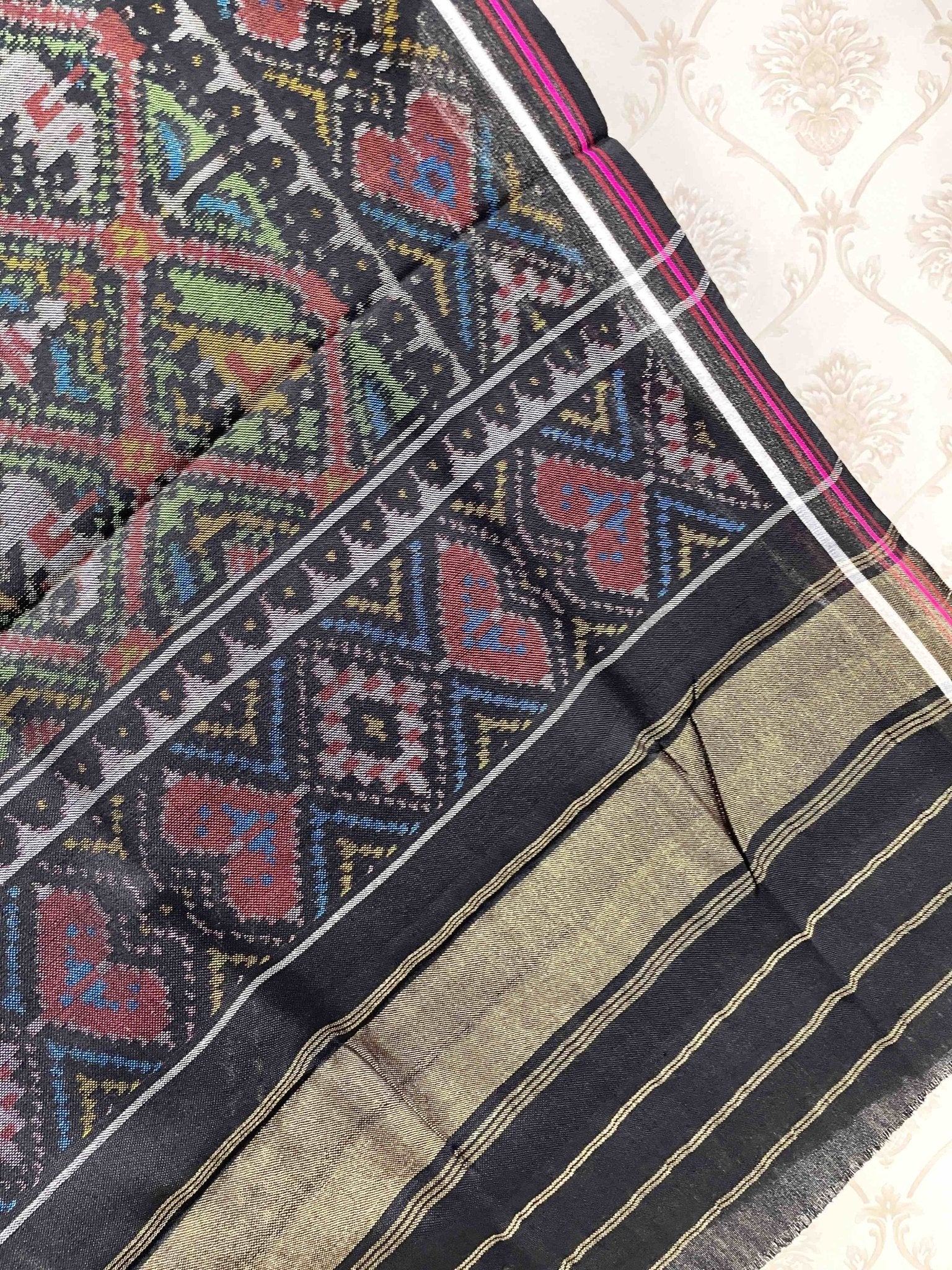 Black & Green Narikunj Patola Shawl - SindhoiPatolaArt