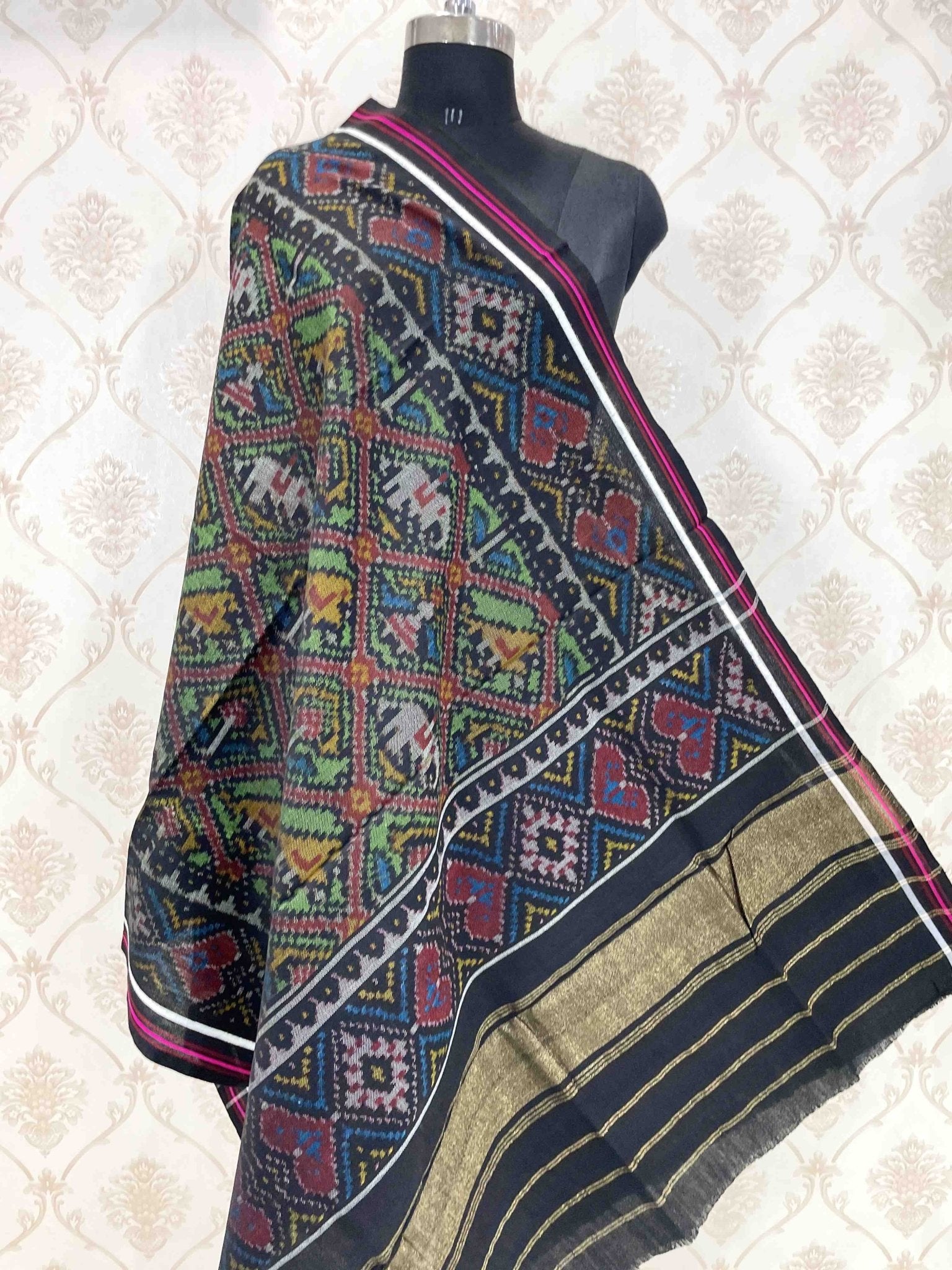 Black & Green Narikunj Patola Shawl - SindhoiPatolaArt