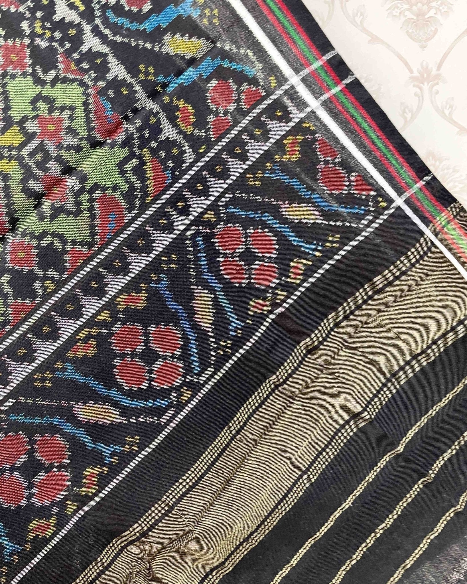 Black & Green Navratan Patola Shawl - SindhoiPatolaArt