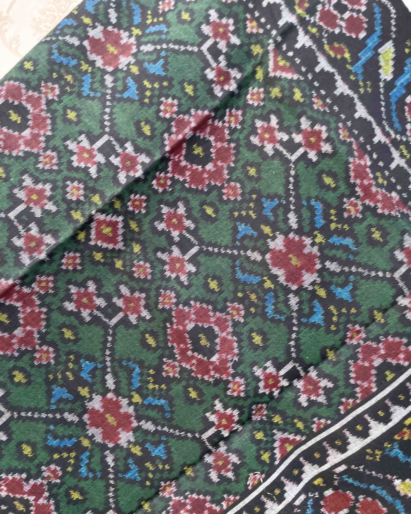 Black & Green Navratan Patola Shawl - SindhoiPatolaArt