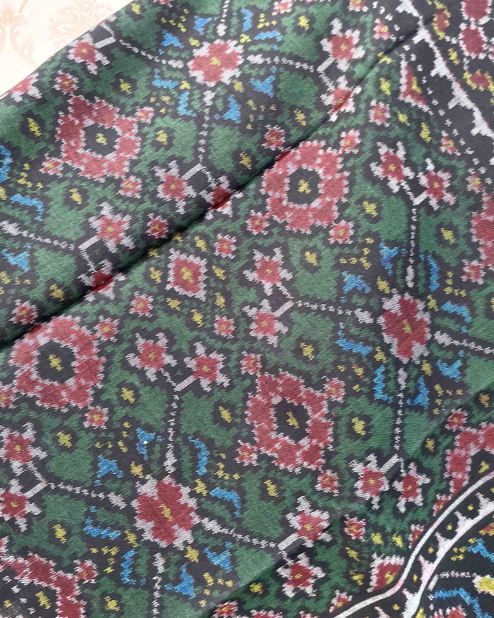 Black & Green Navratan Patola Shawl - SindhoiPatolaArt