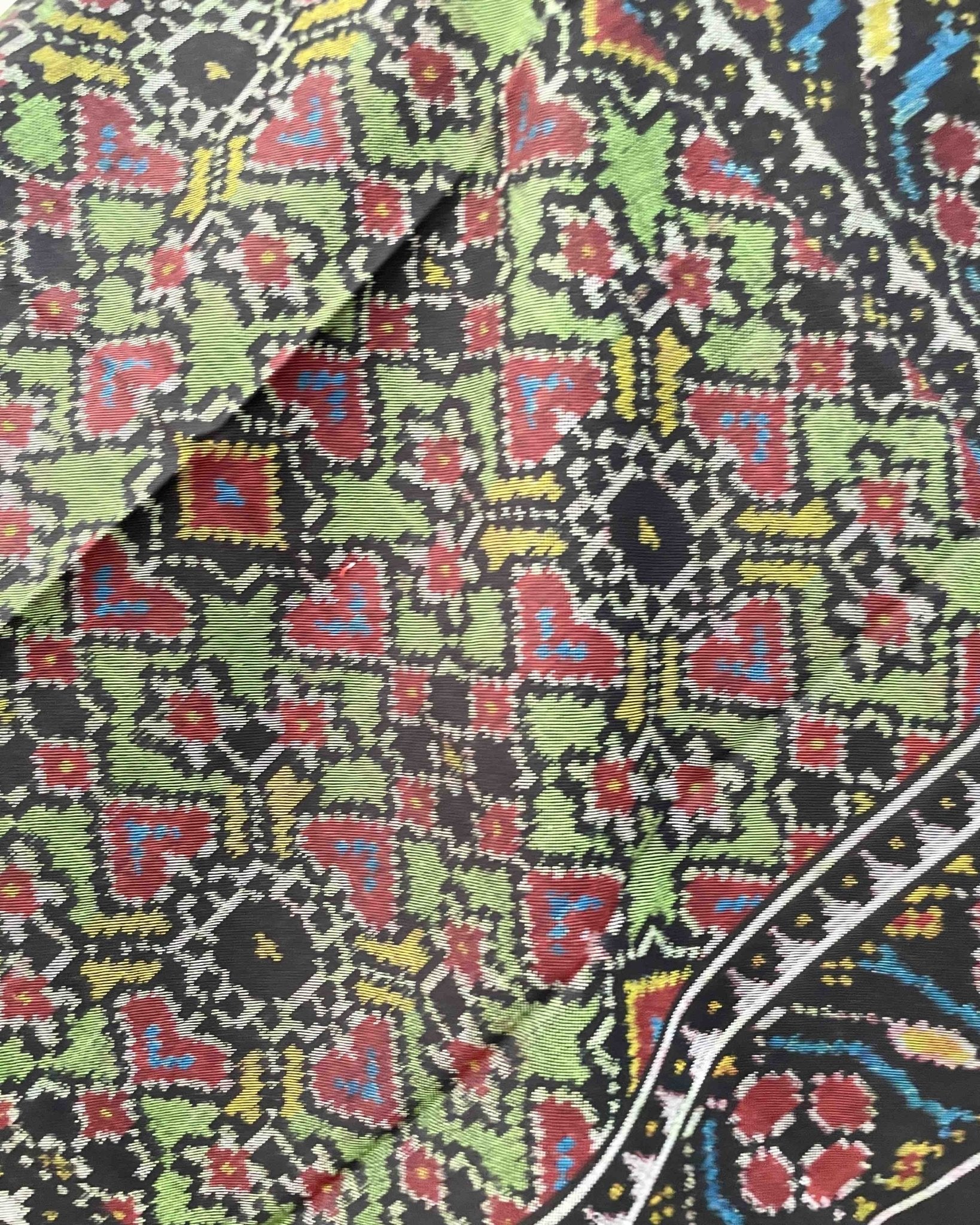 Black & Green Navratan Patola Shawl - SindhoiPatolaArt