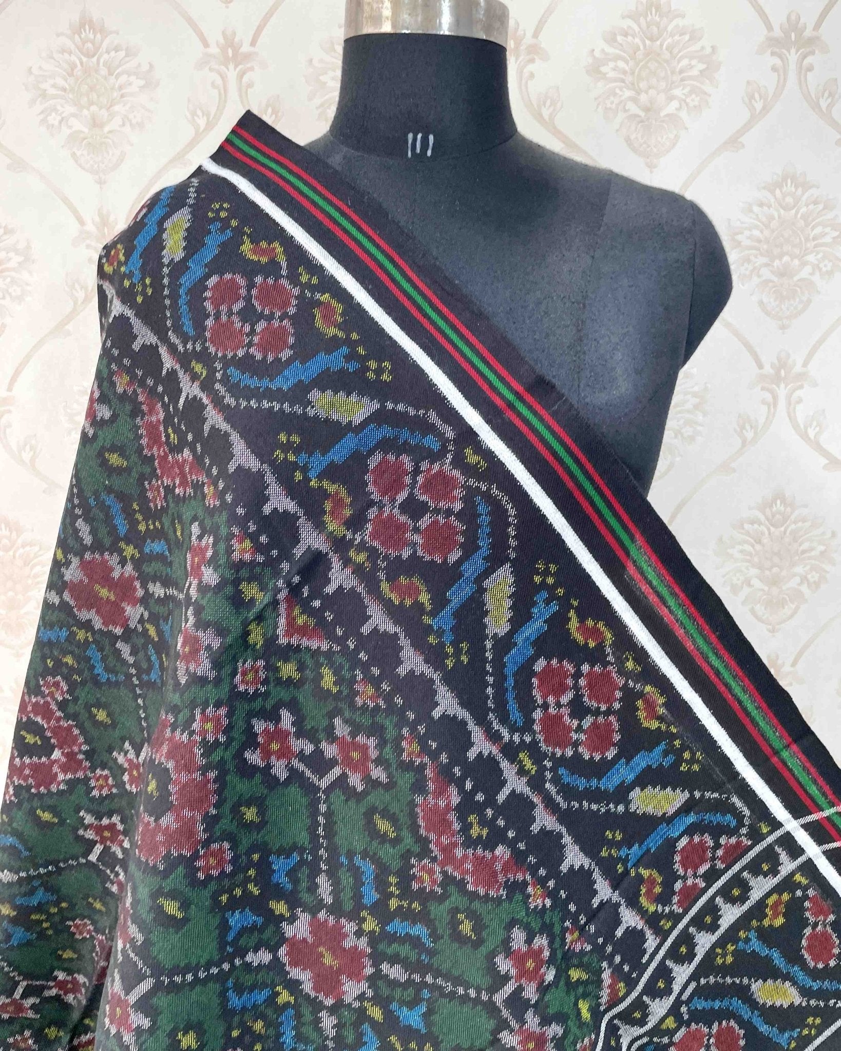 Black & Green Navratan Patola Shawl - SindhoiPatolaArt