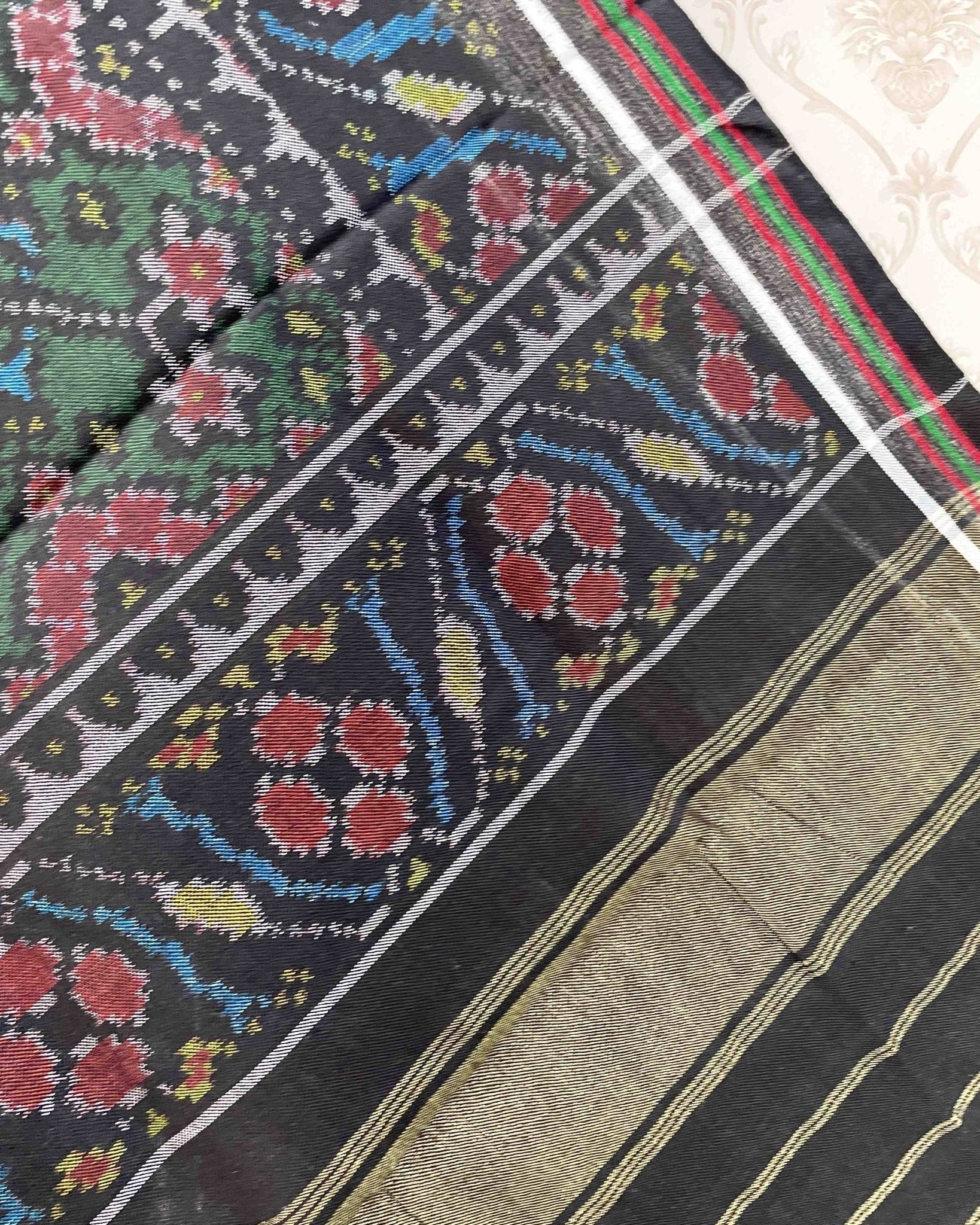 Black & Green Navratan Patola Shawl - SindhoiPatolaArt