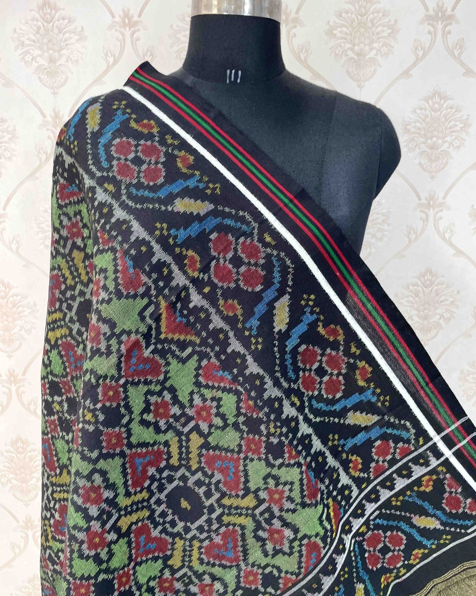 Black & Green Navratan Patola Shawl - SindhoiPatolaArt