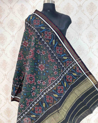 Black & Green Navratan Patola Shawl - SindhoiPatolaArt