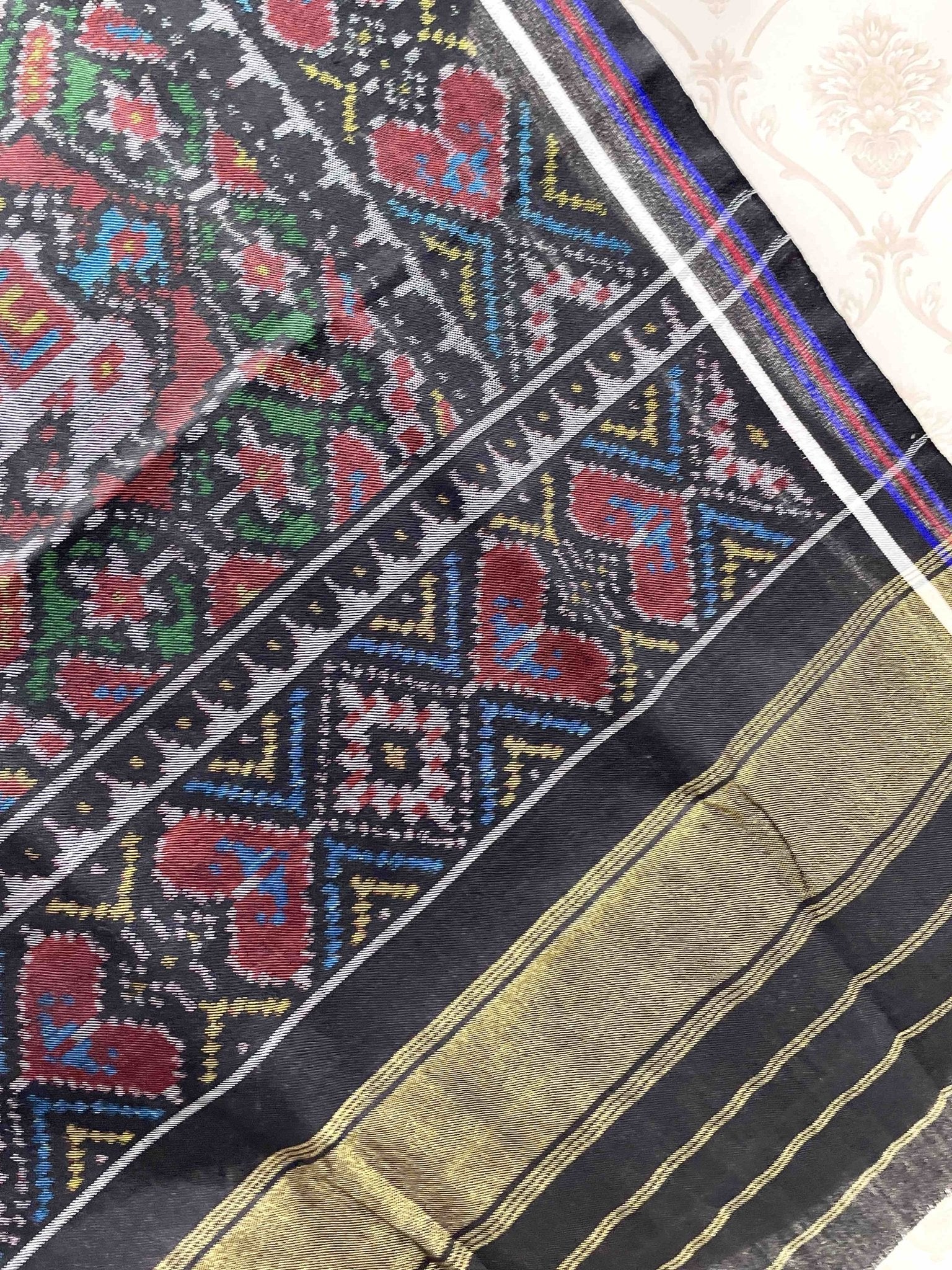 Black & Green With Maroon Elephant Manekchowk Patola Shawl - SindhoiPatolaArt