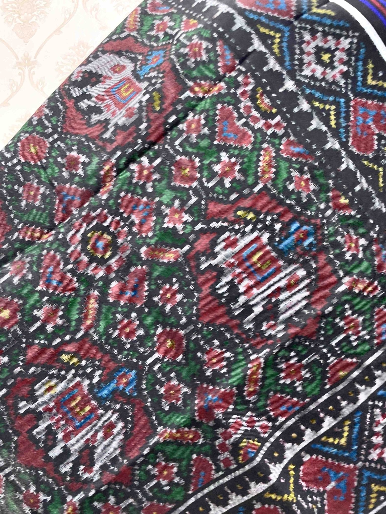 Black & Green With Maroon Elephant Manekchowk Patola Shawl - SindhoiPatolaArt