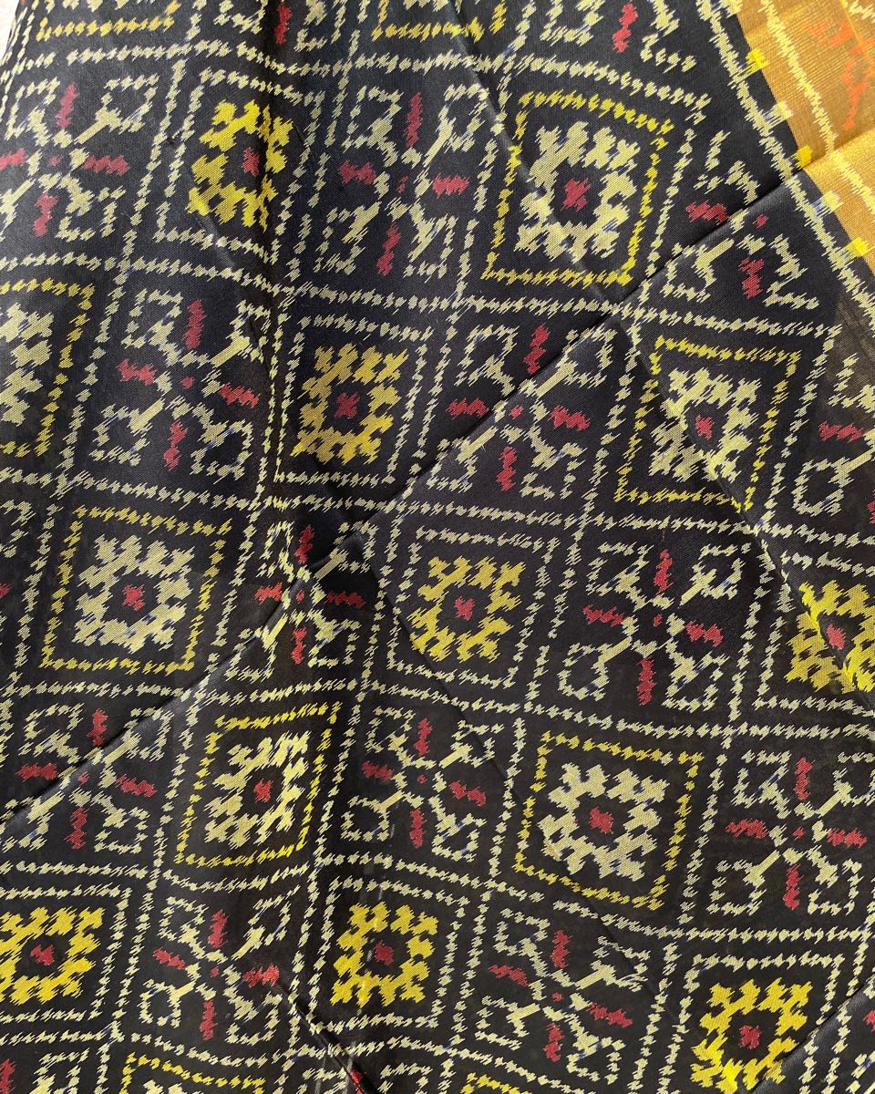 Black Panchanda Patola Dupatta - SindhoiPatolaArt