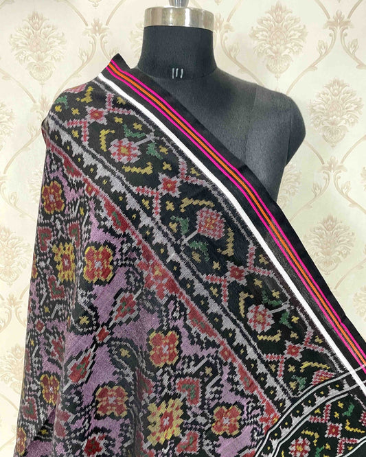 Black & Pink chhabadi Flower Patola Shawl - SindhoiPatolaArt