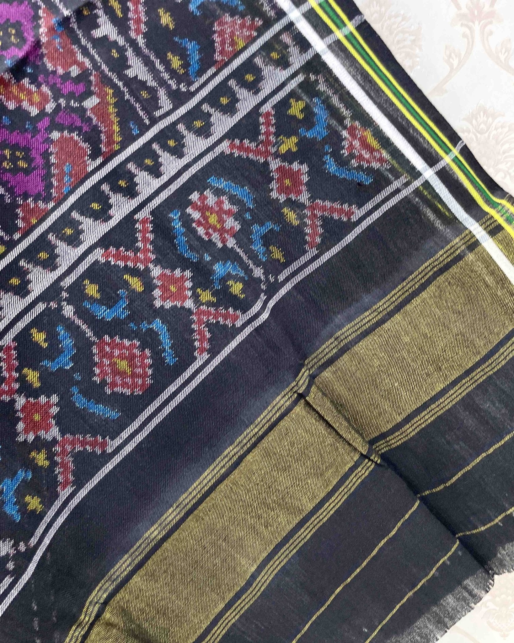 Black & Purple Manekchowk Patola Shawl - SindhoiPatolaArt