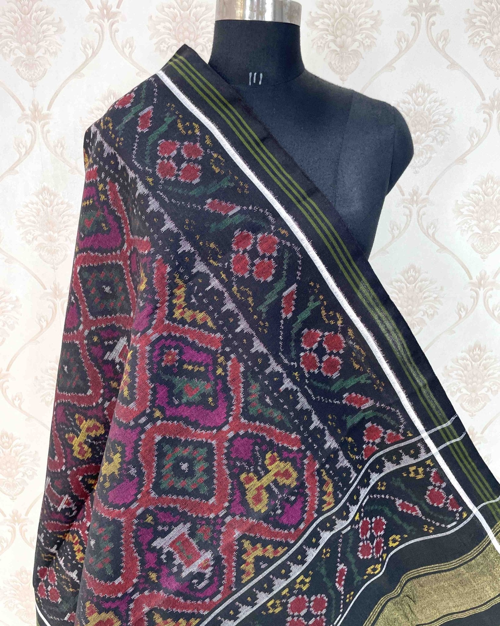 Black & Purple Narikunj Patola Shawl - SindhoiPatolaArt