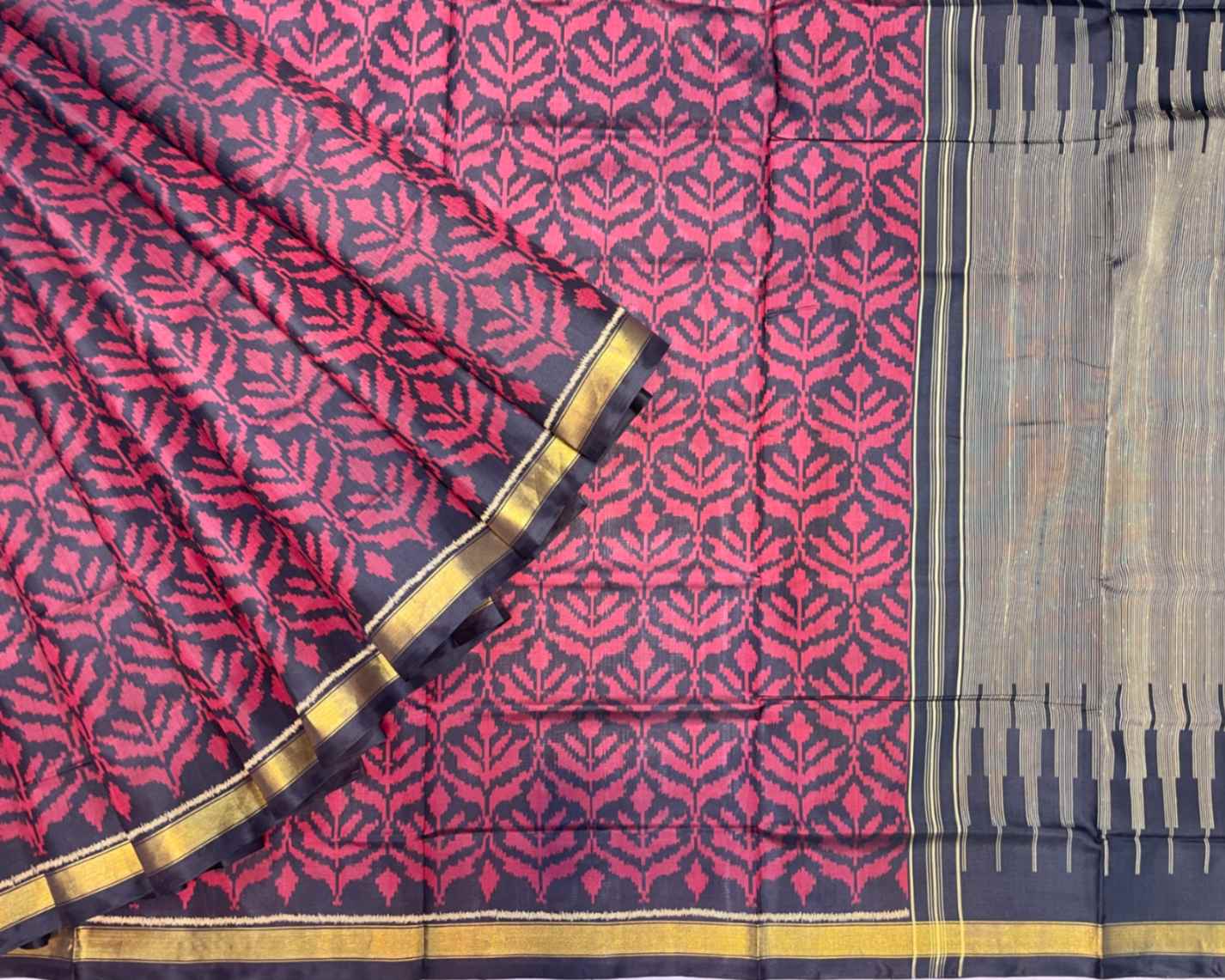 Black & Red Leaves Designer Patola - SindhoiPatolaArt