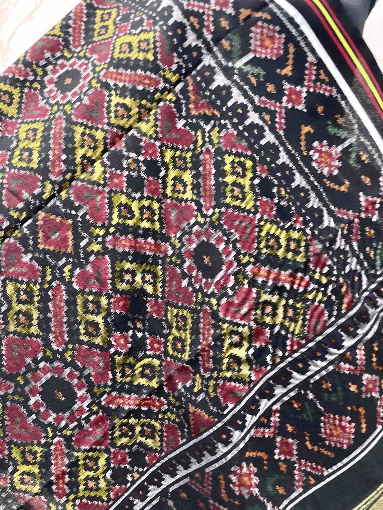 Black & Yellow Manekchowk Patola Shawl - SindhoiPatolaArt