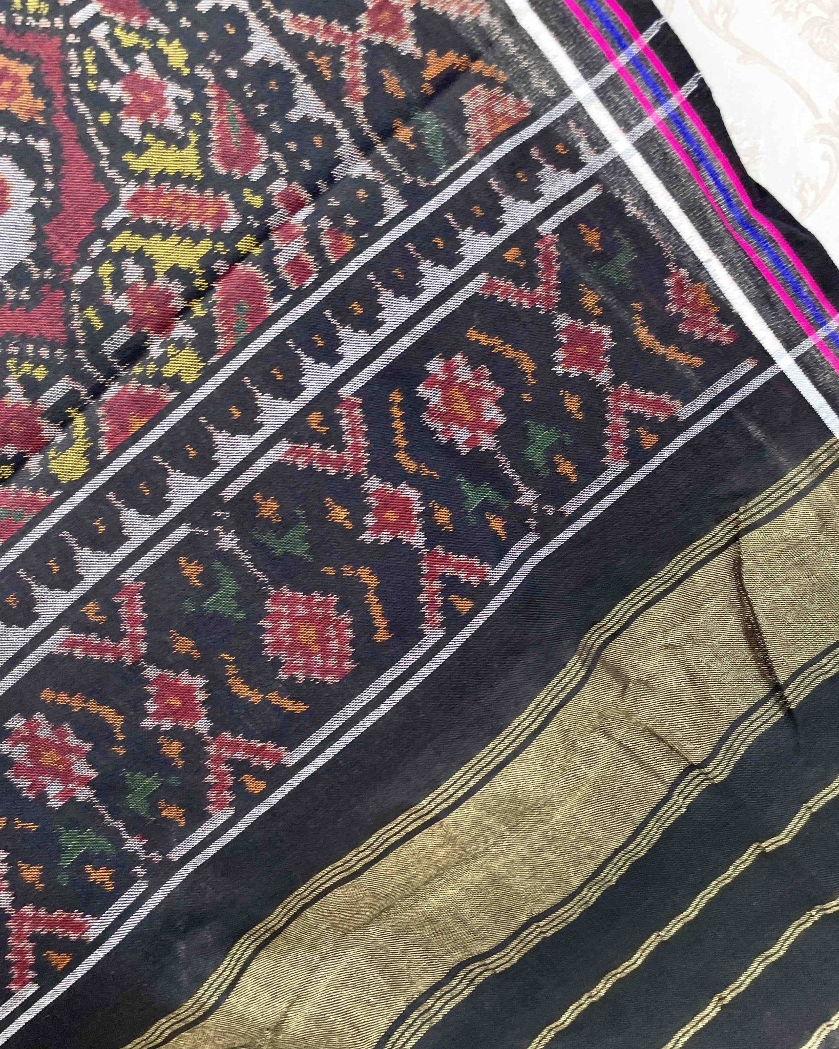 Black & Yellow With Maroon Elephant Manekchowk Patola Shawl - SindhoiPatolaArt