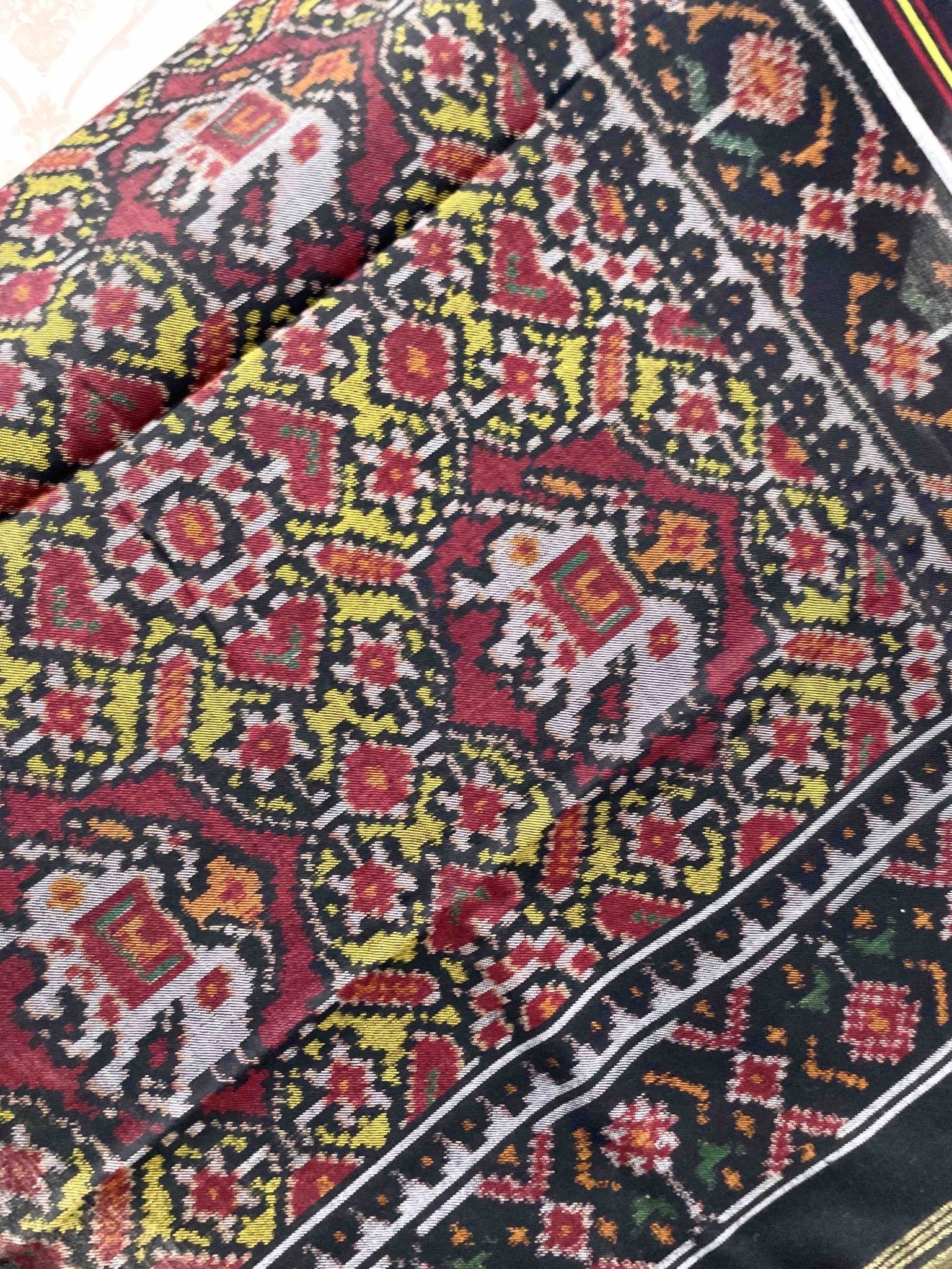 Black & Yellow With Maroon Elephant Manekchowk Patola Shawl - SindhoiPatolaArt