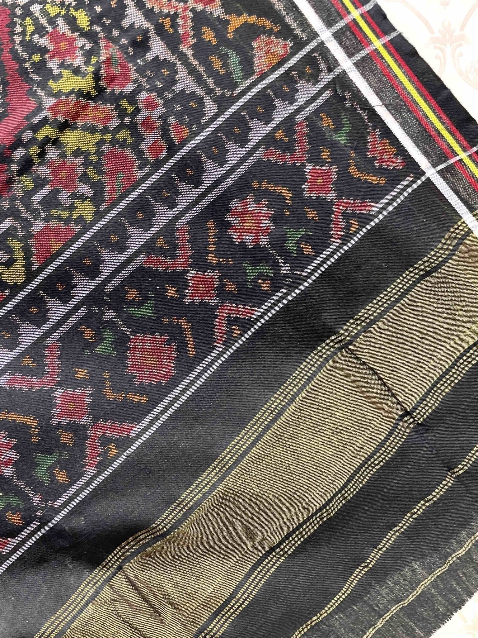 Black & Yellow With Maroon Elephant Manekchowk Patola Shawl - SindhoiPatolaArt