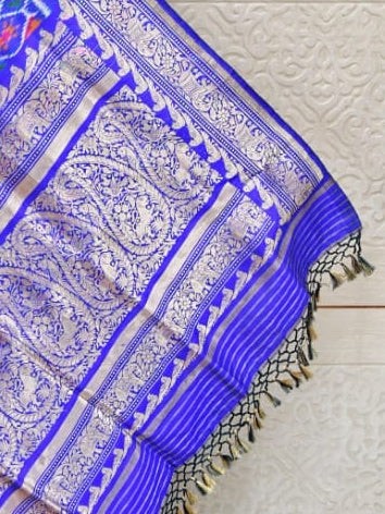 Blue Patola dupatta with manekchowk design and banarasi border pallu - SindhoiPatolaArt