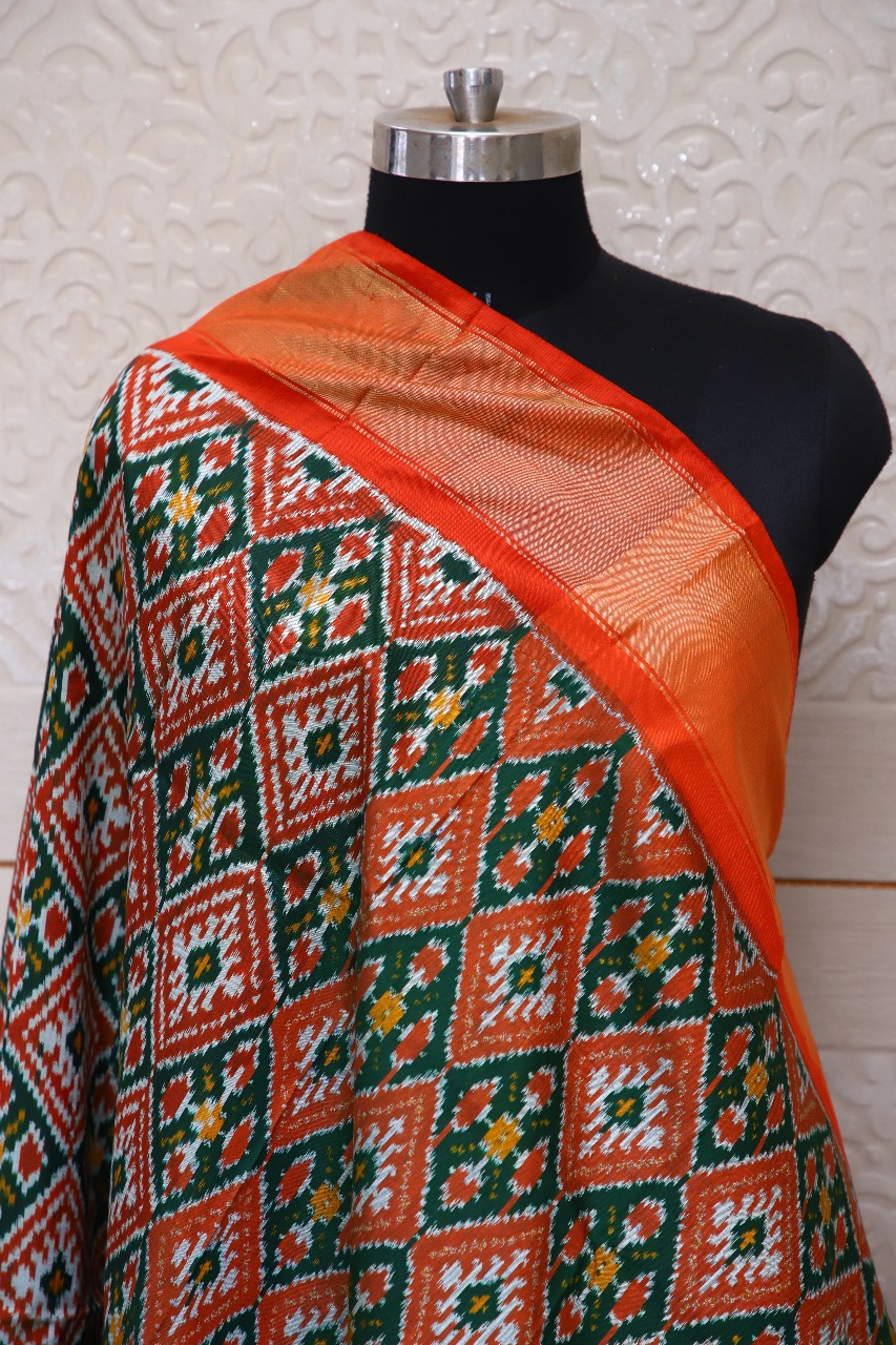 Single ikat dupatta in Red and Green combination with Paan Chanda Bhat design - SindhoiPatolaArt