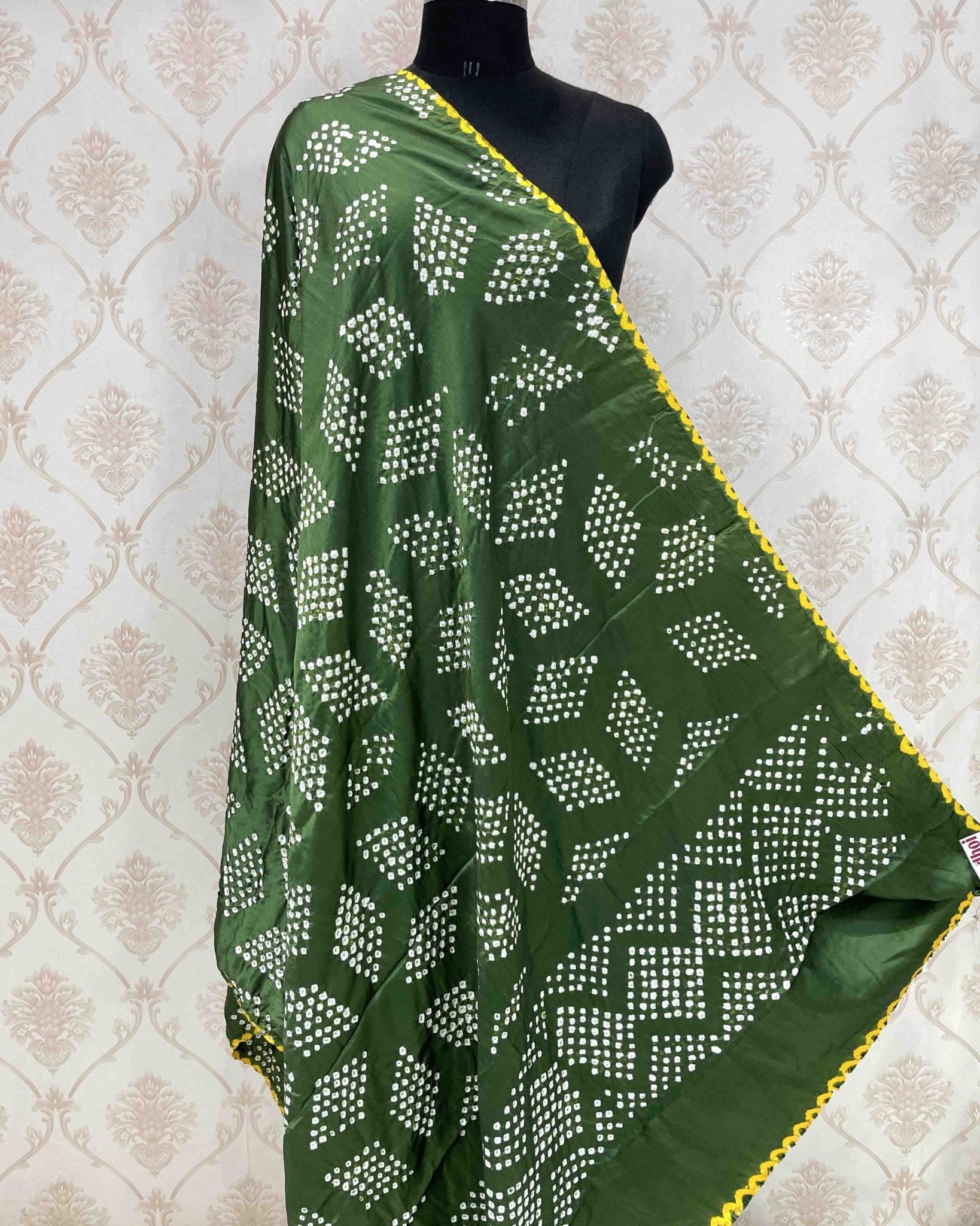 Green Bandhani Dupatta - SindhoiPatolaArt