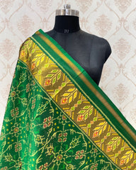 Green Chhabdi Patola Dupatta - SindhoiPatolaArt
