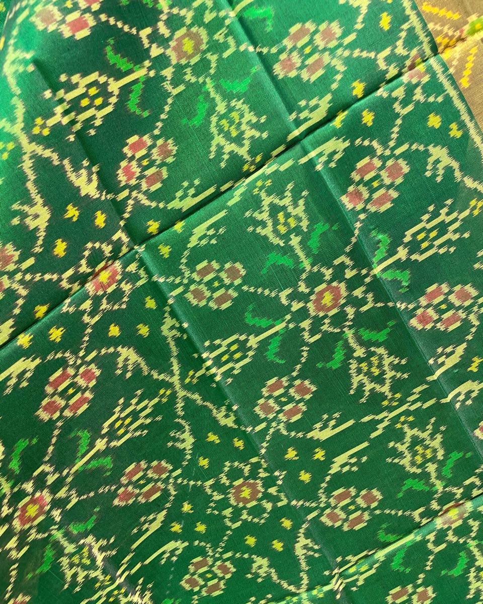 Green Chhabdi Patola Dupatta - SindhoiPatolaArt