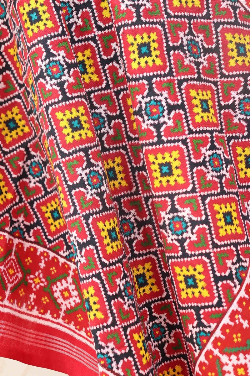 red and black panchanda design patola duaptta - SindhoiPatolaArt