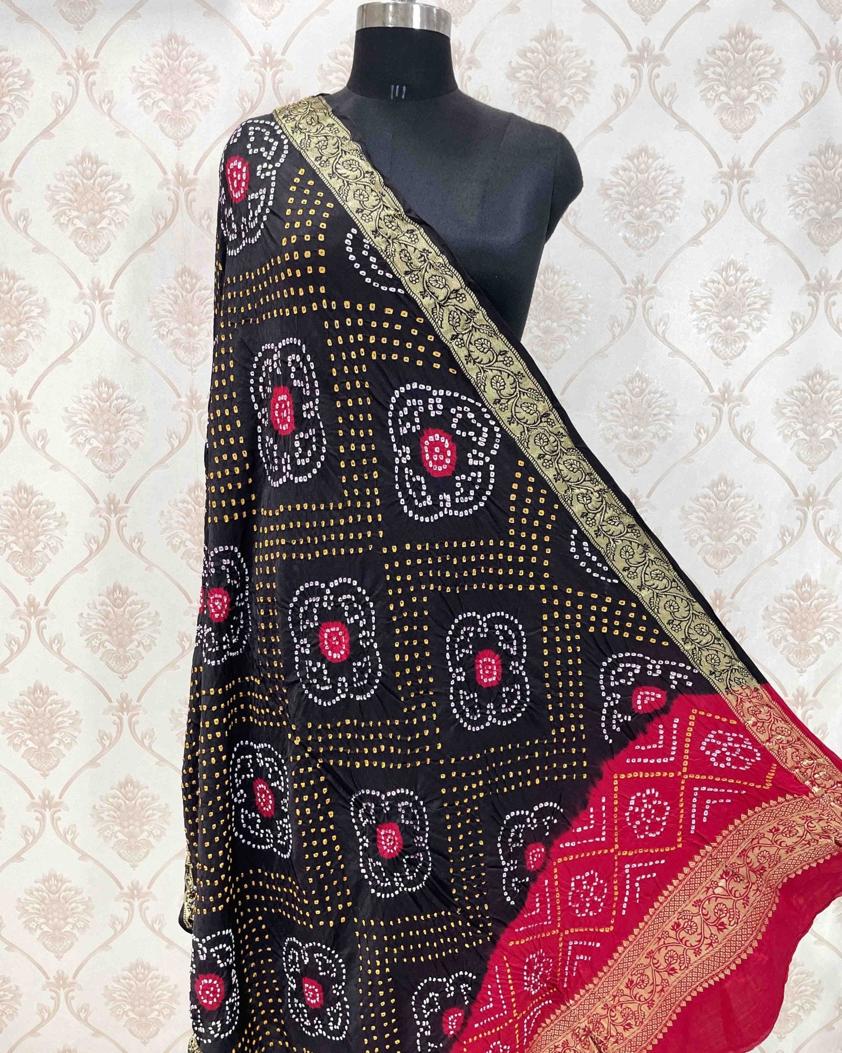 Red & Black Bandhani Dupatta - SindhoiPatolaArt