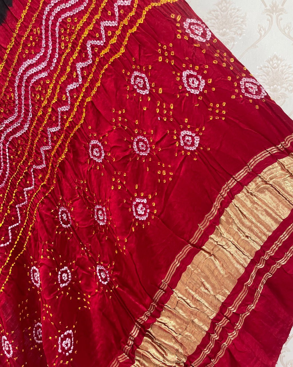 Red & Black Bandhani Dupatta - SindhoiPatolaArt
