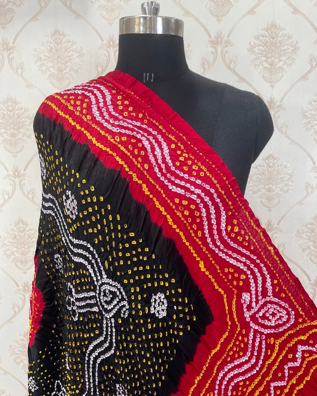 Red & Black Bandhani Dupatta - SindhoiPatolaArt
